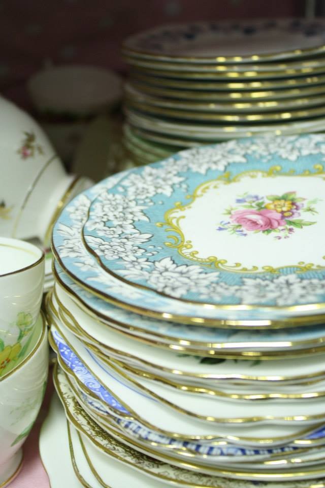 Set of 12 incl Plates, Cups & Saucers 'For Hire'