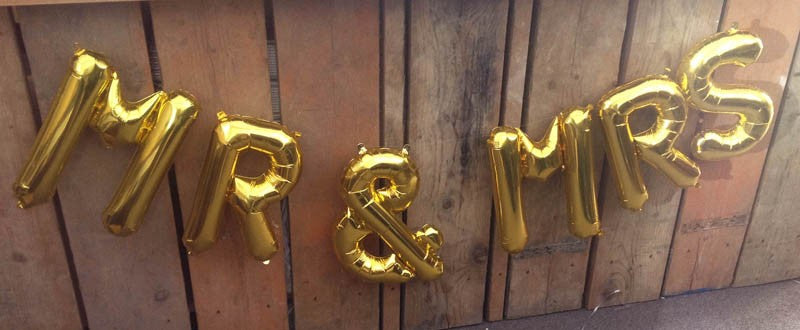 'MR & MRS' 16" Foil Mini Letters Garland - Perfect for Weddings!